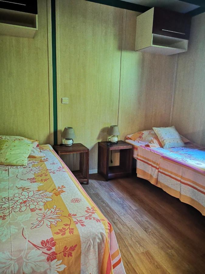 Les Agapanthes Villa เลอ ตอมปง ภายนอก รูปภาพ