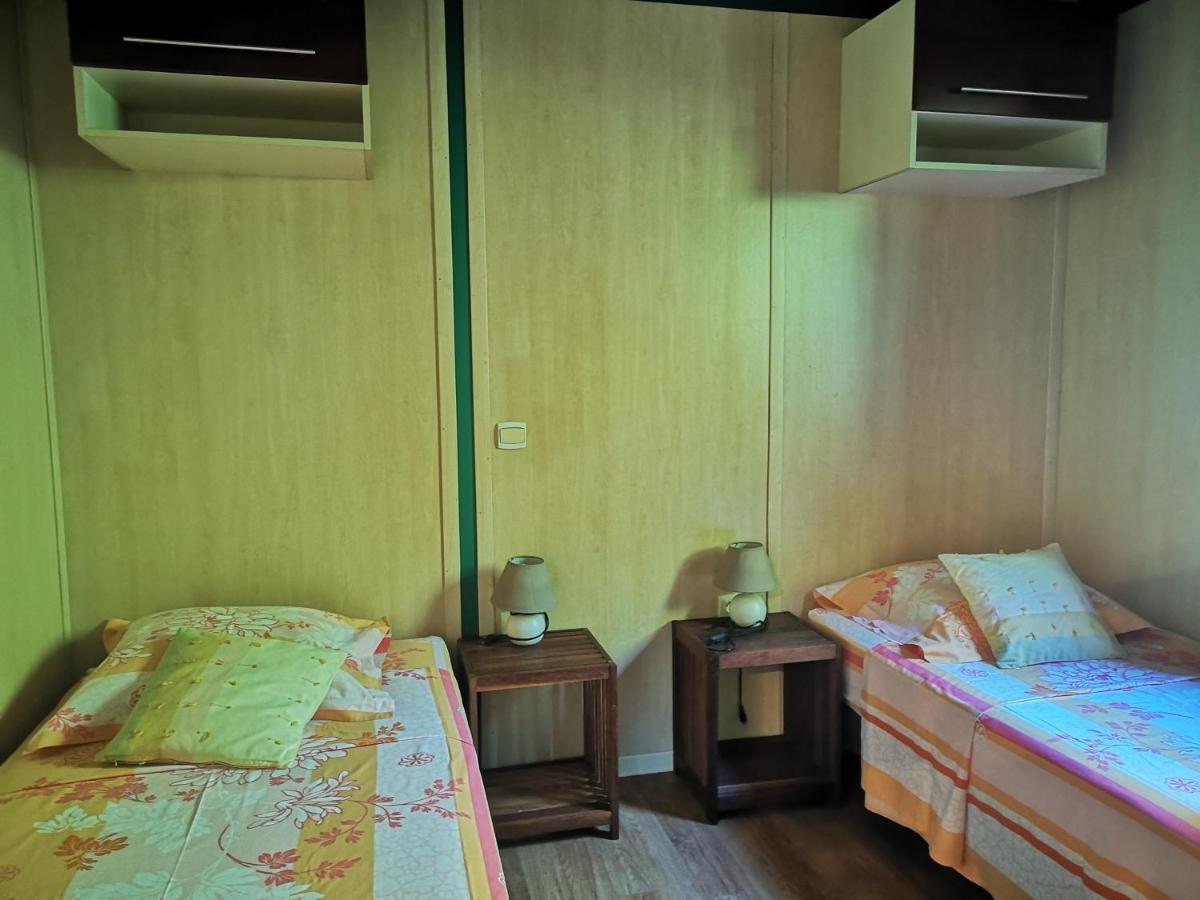 Les Agapanthes Villa เลอ ตอมปง ภายนอก รูปภาพ